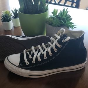 Mens/Womens Black Converse Shoes